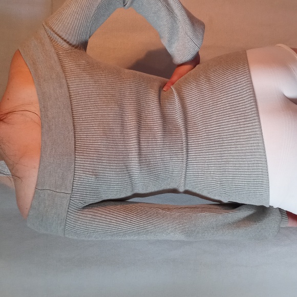 Guess. Womens Sweatet - Picture 5 of 5